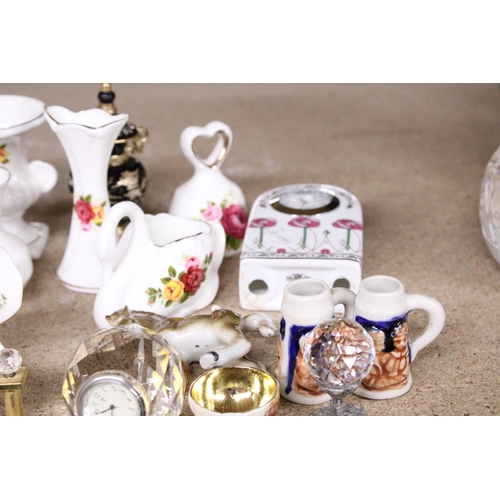 1007 - A COLLECTION OF MINIATURE COLLECTABLES TO INCLUDE COTTAGE ROSE TRINKETS, CERAMIC STEINS, CLOCKS, CRY... 