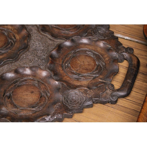 1039 - A HAND CARVED IN ONE PIECE EARLY 20TH CENTURY WOODEN TRAY