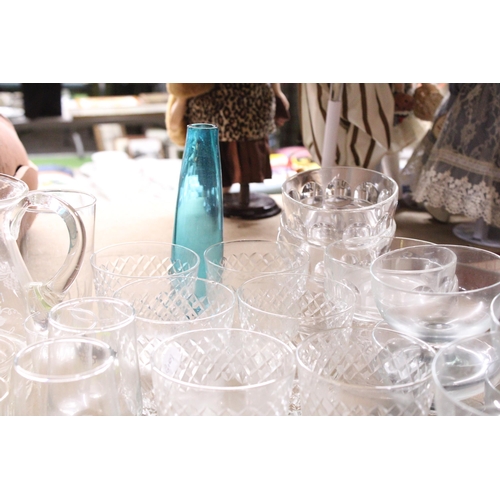 856 - A QUANTITY OF GLASSWARE TO INCLUDE A WATER JUG, DESSERT BOWLS, WINE GLASSES, TUMBLERS, ETC