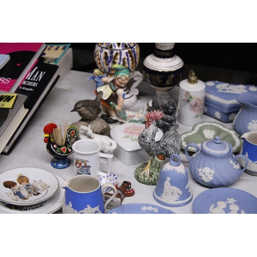 878 - A QUANTITY OF CERAMIC ITEMS TO INCLUDE WEDGWOOD JASPER WARE, FIGURES, ETC