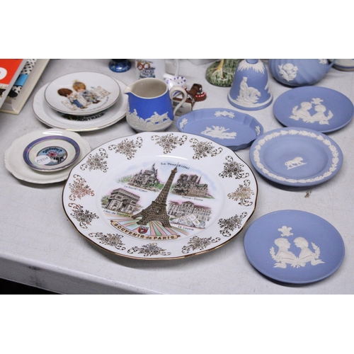 878 - A QUANTITY OF CERAMIC ITEMS TO INCLUDE WEDGWOOD JASPER WARE, FIGURES, ETC