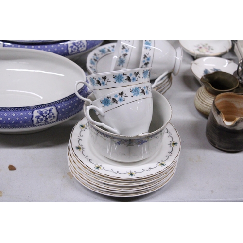 882 - A QUANTITY OF TILLSON DINNERWARE TO INCLUDE TUREENS AND PLATES, PLUS CUPS AND SAUCERS