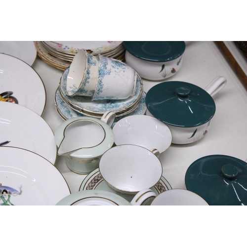 887 - A QUANTITY OF VINTAGE PLATES, CUPS AND SAUCERS