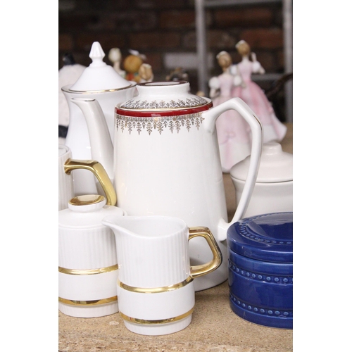 896 - A QUANTITY OF TEAWARE TO INCLUDE ROYAL DOULTON 'YORKSHIRE ROSE' CUPS AND SAUCERS, TEAPOTS, JUGS, ETC