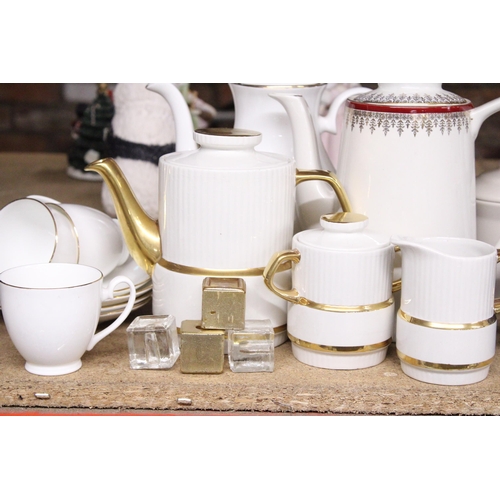 896 - A QUANTITY OF TEAWARE TO INCLUDE ROYAL DOULTON 'YORKSHIRE ROSE' CUPS AND SAUCERS, TEAPOTS, JUGS, ETC