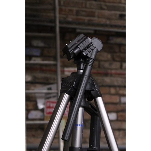 897 - A CAMERA TRIPOD STAND