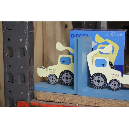 898 - TWO BOXED SETS OF 'SASS & BELLE' DIGGER BOOK-ENDS