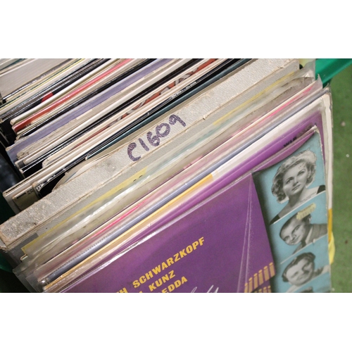 902 - A LARGE COLLECTION OF LP RECORDS TO INCLUDE THE GREAT TRADITIONAL JAZZMEN, CLEO LAINE LIVE, 40 ALL T... 