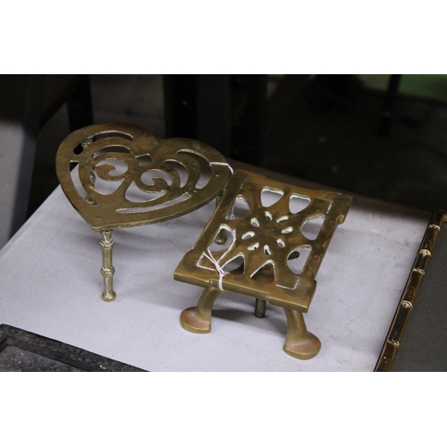 954 - A QUANTITY OF BRASSWARE, ETC TO INCLUDE A CAST LETTER BOX AND FOUR TRIVETS