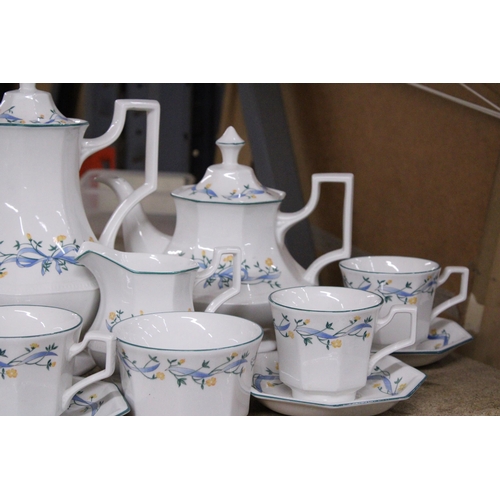 959 - A VINTAGE JOHNSON BROTHERS 'ETERNAL BEAU' WITH BLUE RIBBON, 28 PIECE TEA/DINNER SET TO INCLUDE A TEA... 