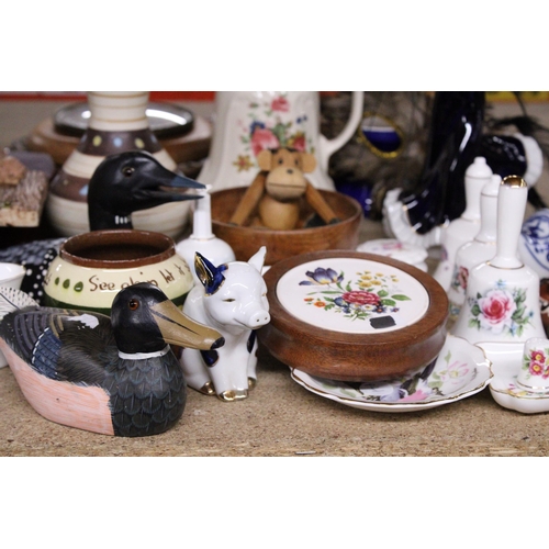 961 - A QUANTITY OF CERAMICS, ETC TO INCLUDE A CONTINENTAL FIGURE, WOODEN DUCKS, CERAMIC BELLS, VASES, JUG... 