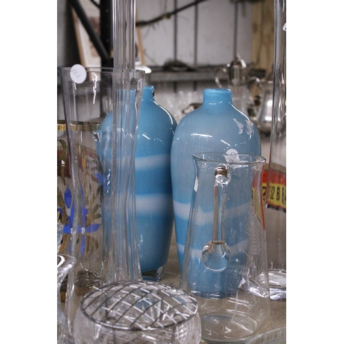 965 - A QUANTITY OF GLASSWARE TO INCLUDE LARGE VASES, JUGS, A ROSE BOWL, DOLPHIN ORNAMENT, ETC