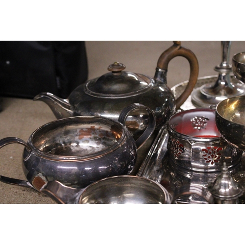 966 - A QUANTITY OF SILVER PLATE TO INCLUDE A TEAPOT, SUGAR BOWL, CREAM JUG, CRUETS, MUSTARD POTS, NAPKIN ... 