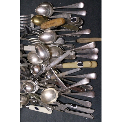 970 - A LARGE QUANTITY OF MAINLY VINTAGE FLATWARE