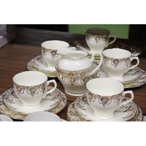 982 - A SALISBURY TEASET TO INCLUDE A CAKE PLATE, CREAM JUG, SUGAR BOWL, CUOS, SAUCERS AND SIDE PLATES, PL... 