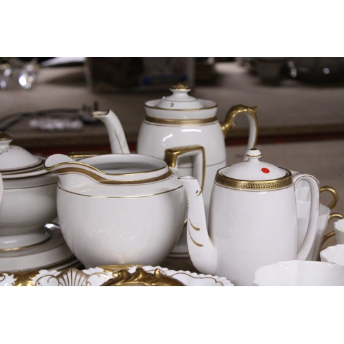 987 - A QUANTITY OF TEA WARE TO INCLUDE WEDGWOOD CUPS, H & K TUNSTALL TEAPOTS, JUGS, ETC