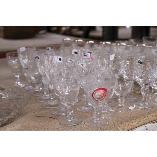 990 - A QUANTITY OF GLASSES TO INCLUDE SHERRY, PORT, ETC