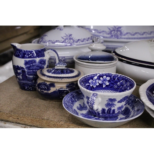 992 - A COLLECTION OF BLUE AND WHITE CERAMICS TO INCLUDE WILLOW PATTERN PLATES, BOWLS, ETC PLUS 'ALEXANDRA... 