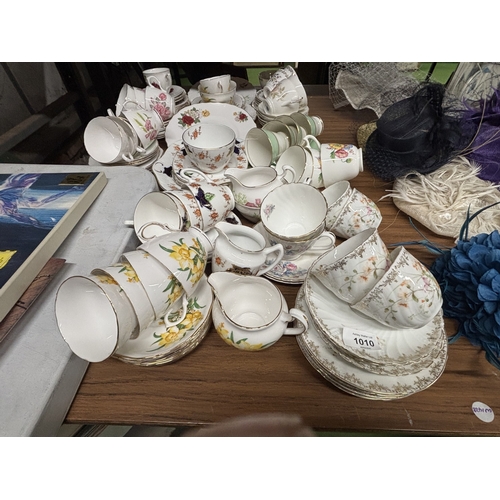 1010 - A LARGE QUANTITY OF TEACUPS, SAUCERS, SIDE PLATES, CAKE PLATES TO INCLUDE ROYAL ASCOT, ROYAL GRAFTON... 