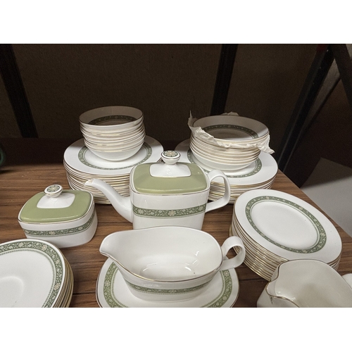 1036 - A LARGE QUANTITY OF ROYAL DOULTON RONDELAY TO INCLUDE A TEAPOT, DINNER PLATES, CUPS AND SAUCERS, SID... 