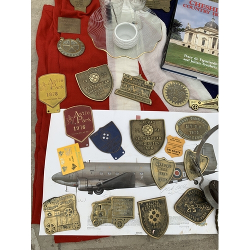 2096 - AN ASSORTMENT OF VARIOUS BRASS PLAQUES, TO INCLUDE A SET OF VINTAGE HEADPHONES AND A FLAG