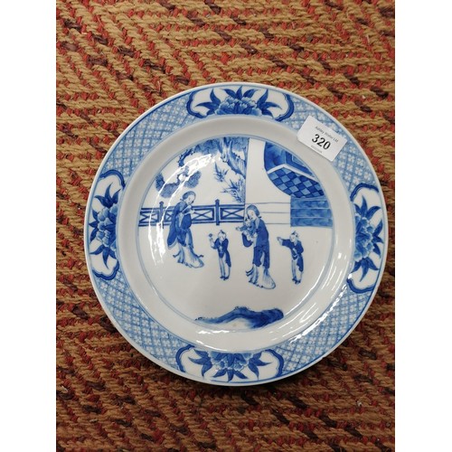 320 - A CHINESE KANGXI  (1654 - 1722) PERIOD BLUE AND WHITE PLATE DECORATED IN UNDERGLAZE WITH SCENES OF T... 