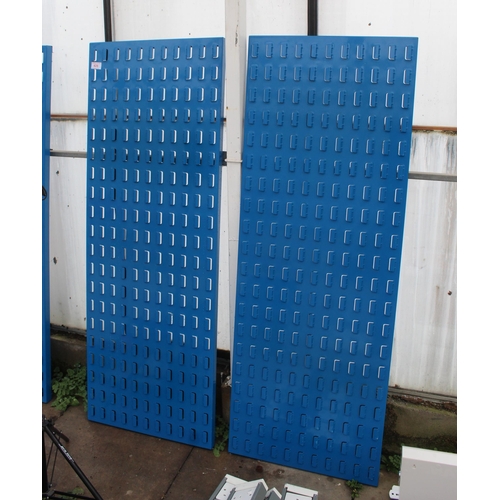 426 - 2 SHELVES FOR CONTAINERS  + VAT