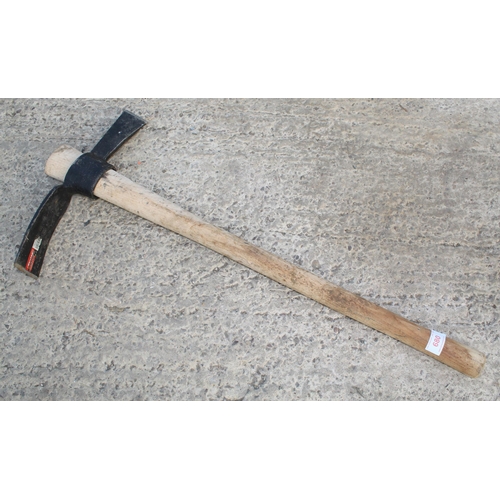 680 - PICK AXE  + VAT