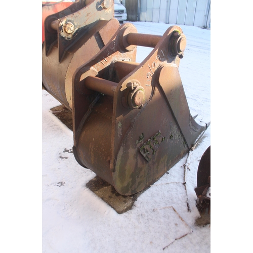 234 - JCB 20T BUCKET WITH 80CC PINS NO VAT