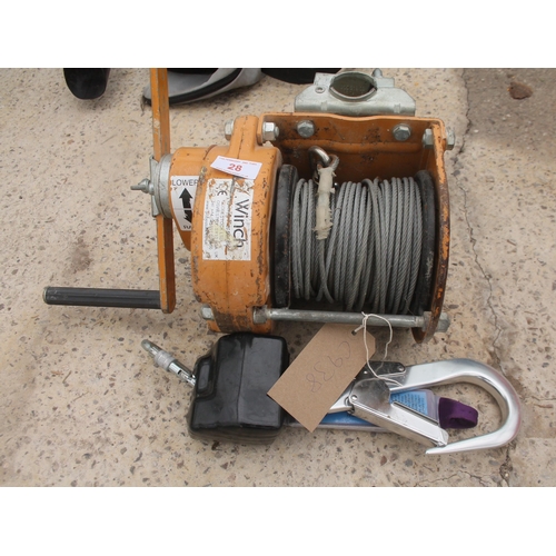 28 - SCAFFOLD WINCH / CLIP PULLEY - NO VAT