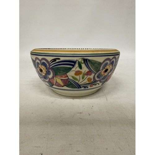 39 - A VINTAGE POOLE POTTERY BOWL WITH FLORAL PATTERN AND IMPRESSED POOLE MARK TO THE BASE, DIAMETER 20CM