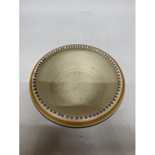 39 - A VINTAGE POOLE POTTERY BOWL WITH FLORAL PATTERN AND IMPRESSED POOLE MARK TO THE BASE, DIAMETER 20CM