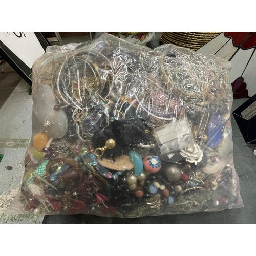 158 - A 10 KG BAG OF MIXED VINTAGE COSTUME JEWELLERY