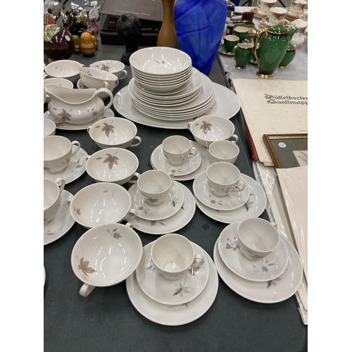 274 - A LARGE QUANTITY OF ROYAL DOULTON TUMBLING LEAVES TO INCLUDE A COFFEEPOT, CUPS AND SAUCERS, SOUP COU... 