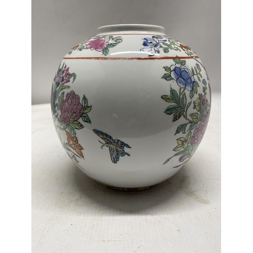 345 - A CHINESE FAMILLE ROSE PORCELAIN GINGER JAR DECORATED WITH BUTTERFLIES AMONGST FLOWERS AD FOILAGE - ... 