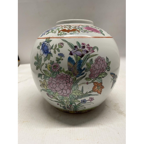 345 - A CHINESE FAMILLE ROSE PORCELAIN GINGER JAR DECORATED WITH BUTTERFLIES AMONGST FLOWERS AD FOILAGE - ... 