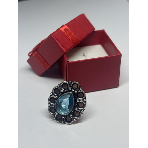 614 - A MARKED 925 SILVER AND BLUE TEARDROP  STONE RING SIZE N/O IN A PRESENTATION BOX