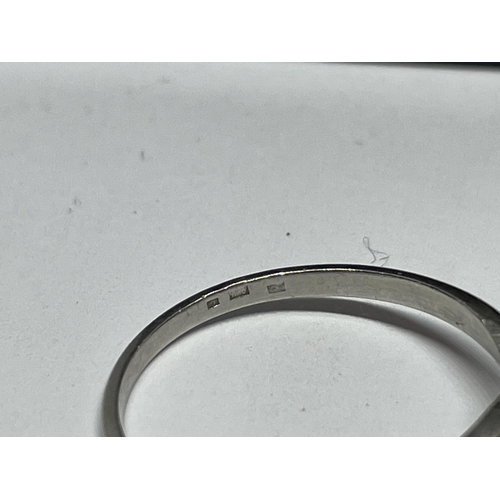 644 - A MARKED LSC 950PT RING WITH AN OVAL SHAPED TESTING TO DIAMOND STONE SIZE L/M IN A PRESENTATION BOX