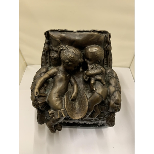 811 - A BRONZE STUDY OF A BOY AND GIRL SITTING ON A CHAIR, ON A MARBLE BASE, HEIGHT 21CM, WIDTH 18CM