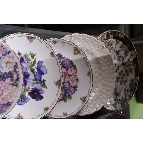 838 - A QUANTITY OF VINTAGE PLATES, ETC