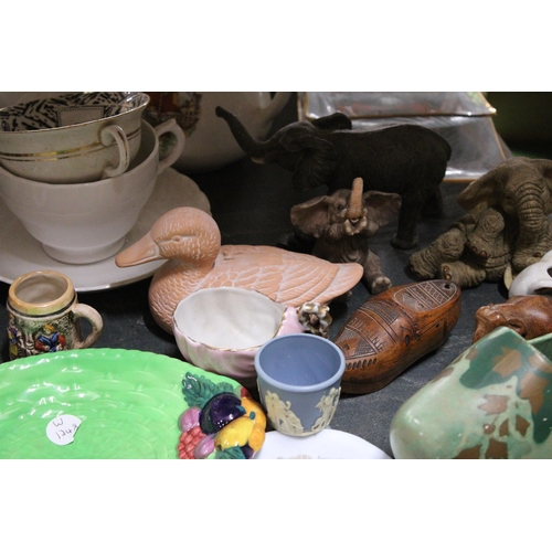 843 - A LARGE MIXED CERAMIC LOT TO INCLUDE JUGS, A TEAPOT, PARIAN WARE STYLE JUGS, ELEPHANT FIGURES, PLATE... 