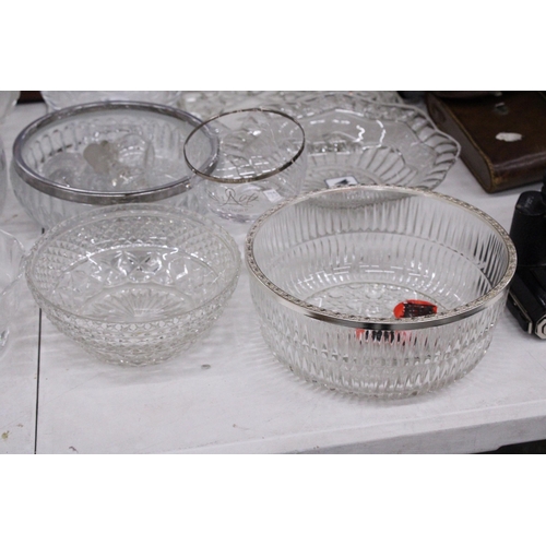 999 - A QUANTITY OF LARGE GLASS BOWLS, ETC