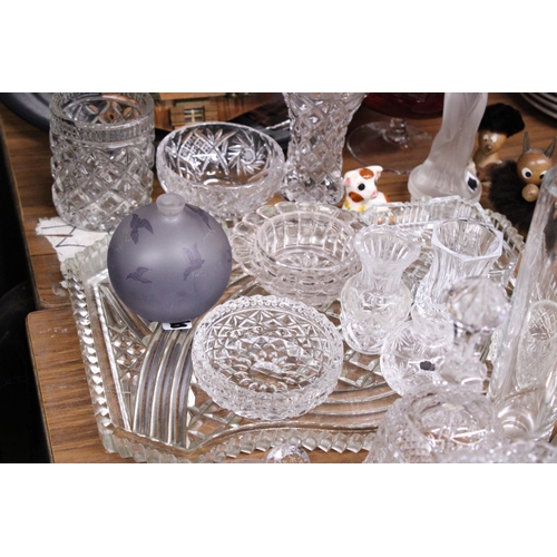 1014 - A LARGE QUANTITY OF GLASSWARE TO INCLUDE FIGURES, DRESSING TABLE TRAY, TRINKETS, ETC., TOGETHER WITH... 