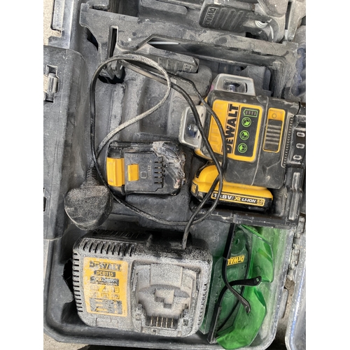 1673 - A DEWALT CORDLESS LASER LEVEL KIT WITH BATTERY, CHARGER AND CARRY CASE