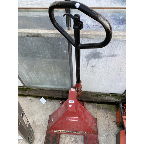 1688 - A HEAVY DUTY CLARKE STRONGARM PALLET TRUCK