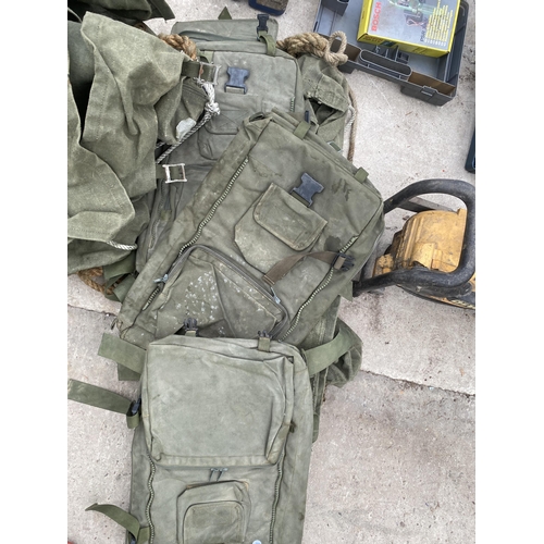 1860 - AN ASSORTMENT OF MILITARY STYLE BAGS AND RUCK SACKS