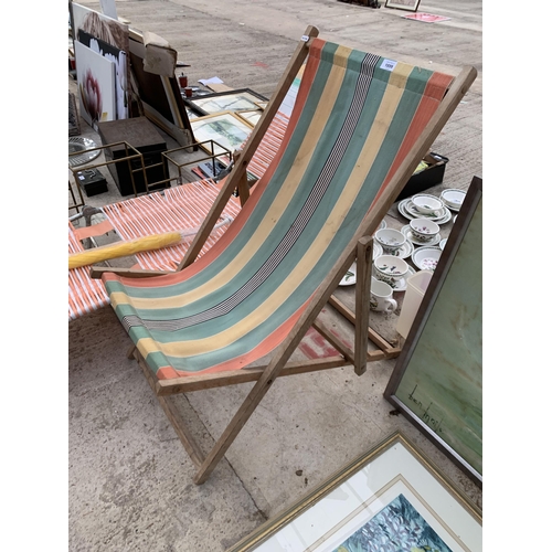 1899 - A RETRO WOODEN FOLDING DECK CHAIR AND A FURTHER FOLDING DECK CHAIR