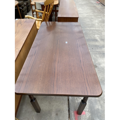 3027 - AN ELM AND BEECH DINING TABLE ON TURNED LEGS, 60