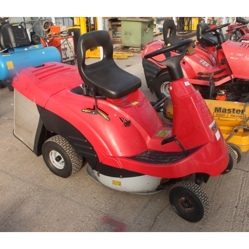 132 - HONDA 1211 RIDE ON MOWER  + VAT