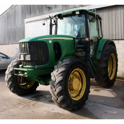 200 - A JOHN DEERE 6520 TRACTOR, REGISTRATION  PF05 E0M,  FIRST REGISTERED 24/08/2005,  9442 HOURS (SECOND... 